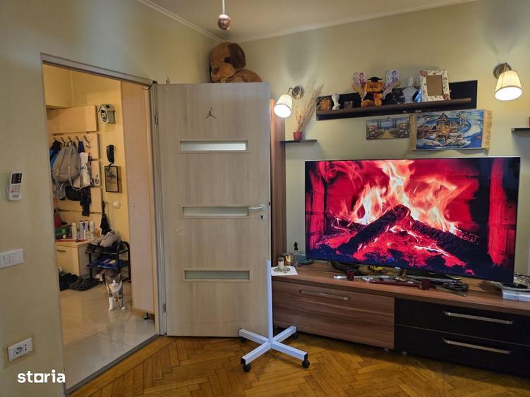 Apartament cu 3 camere semidecomandat în Basarabia