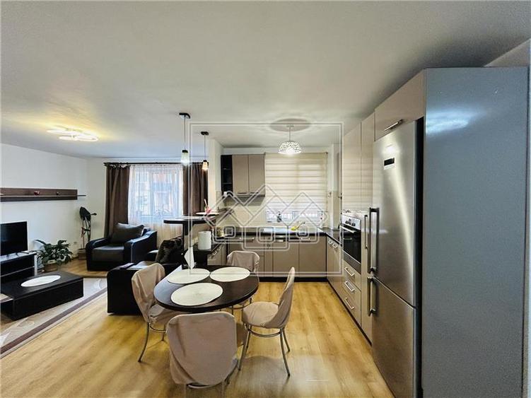 Apartament cu 3 camere decomandat în Hipodrom 1
