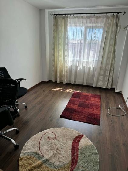 Apartament cu 3 camere decomandat, mobilat în 9 Mai
