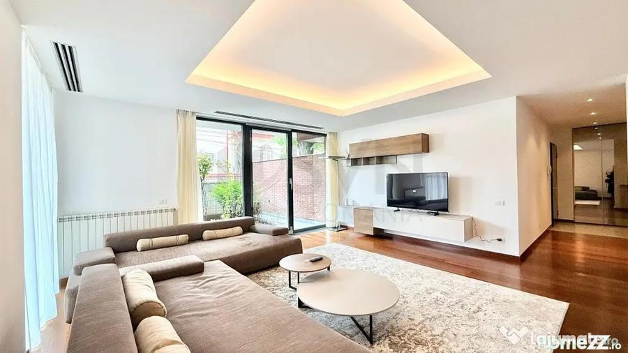 Apartament cu 4 camere decomandat în Central