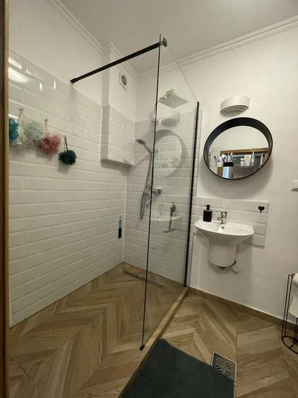 Apartament cu 3 camere semidecomandat în Central