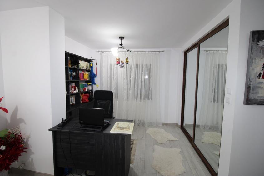 Apartament cu 3 camere decomandat în