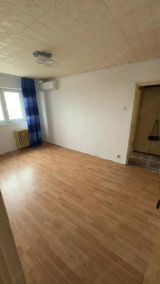 Apartament cu 3 camere semidecomandat în Giulești