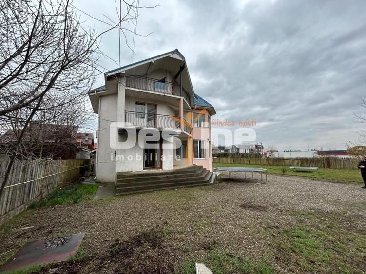Casă individuală cu 6 camere cu Canalizare în Ciritei