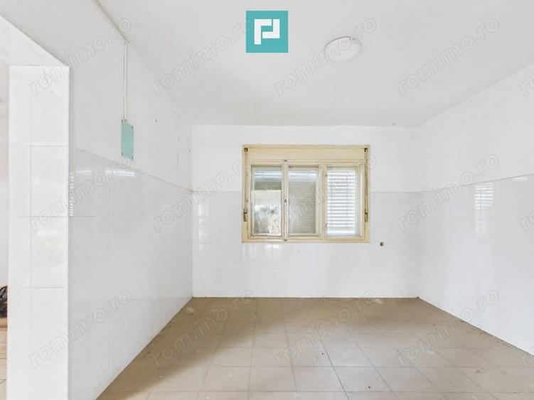 Casă cu 6 camere cu Teren 1556 Mp în Șiria