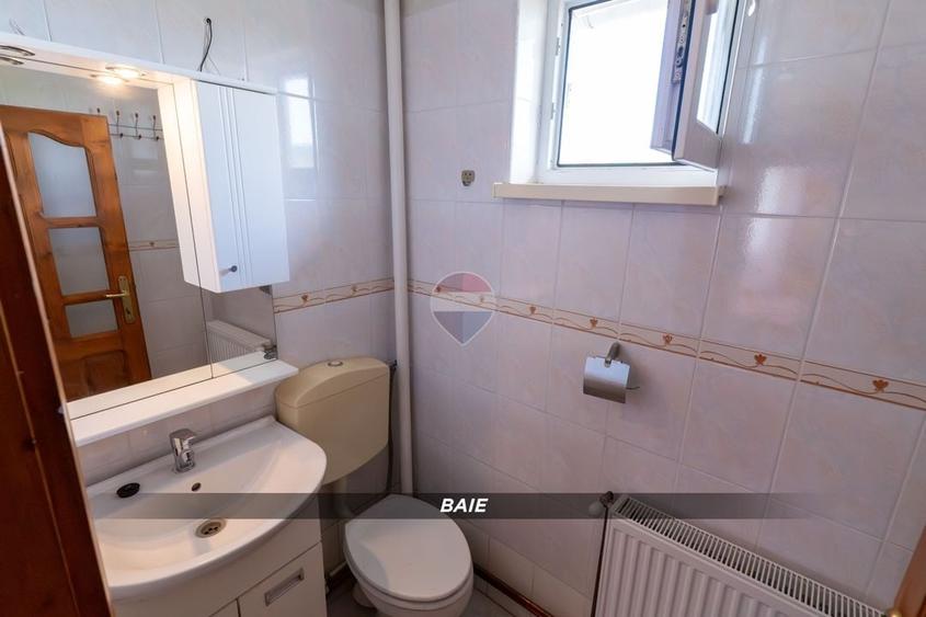 Casă individuală cu 5 camere cu Teren 6532 Mp în Cernești
