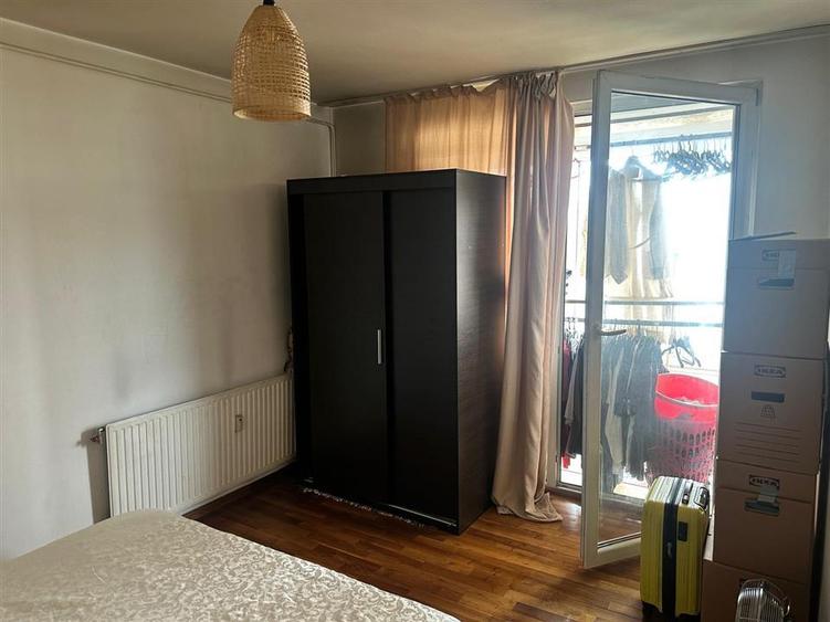 Apartament cu 3 camere semidecomandat, mobilat în Dristor