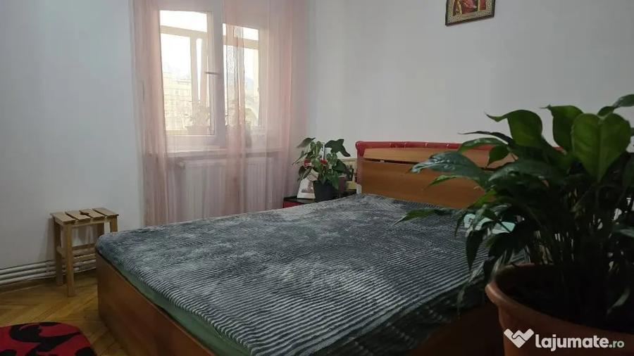 Apartament cu 3 camere decomandat în Decebal