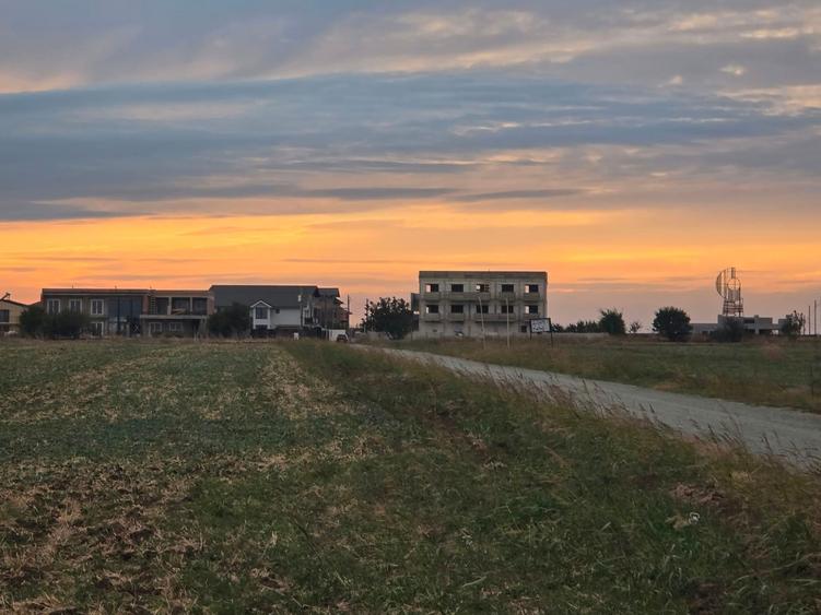 Teren Construcții extravilan de 1900 mp, în Tuzla