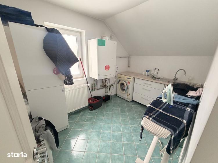 Casă cu 4 camere cu Canalizare în Central
