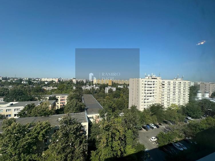 Garsonieră decomandată în Titan
