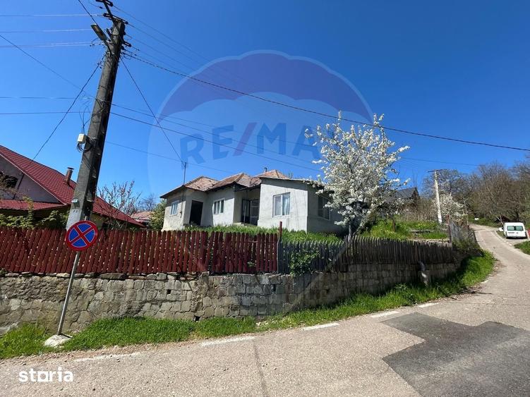 Casă cu 4 camere cu Teren 700 Mp în Chiojdu