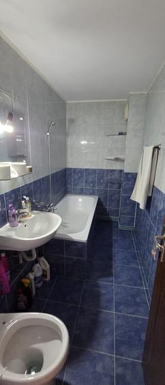 Apartament cu 4 camere decomandat în Olteniței