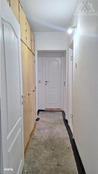 Apartament cu 3 camere semidecomandat în Alexandru cel Bun