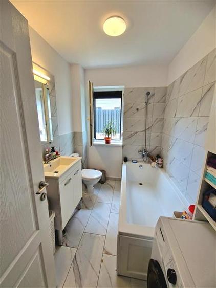 Apartament cu 3 camere decomandat, mobilat în Florești