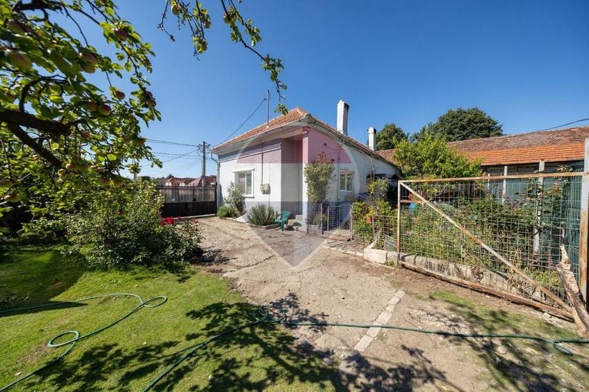 Casă individuală cu 6 camere cu Teren 1048 Mp în Satulung