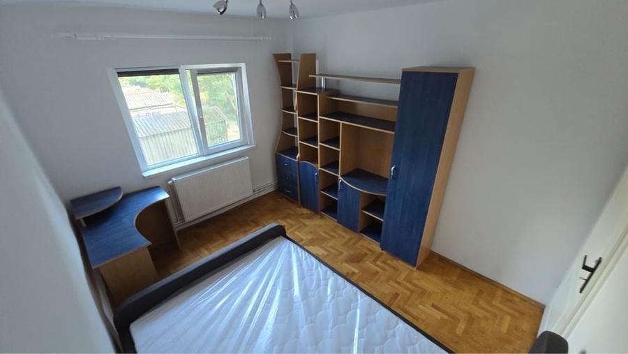 Apartament cu 3 camere decomandat în Girocului
