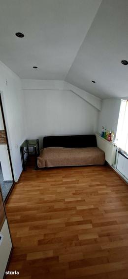 Casă cu 4 camere cu Teren 200 Mp în Central