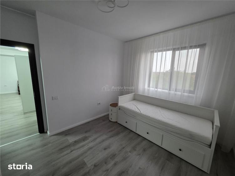 Apartament cu 3 camere semidecomandat în 1 Decembrie