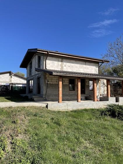 Casă cu 3 camere în Dărmănești