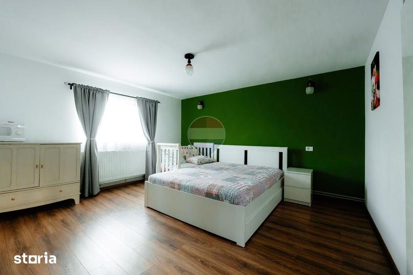 Casă cu 5 camere cu Teren 1800 Mp în Călinești