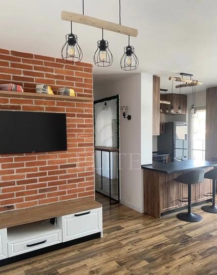 Apartament cu 3 camere semidecomandat, mobilat în Gheorgheni