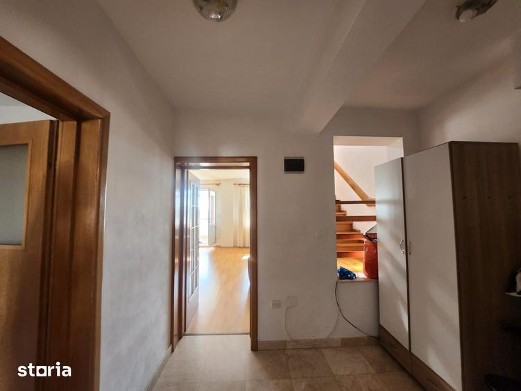 Apartament cu 5 camere decomandat în Craiovei