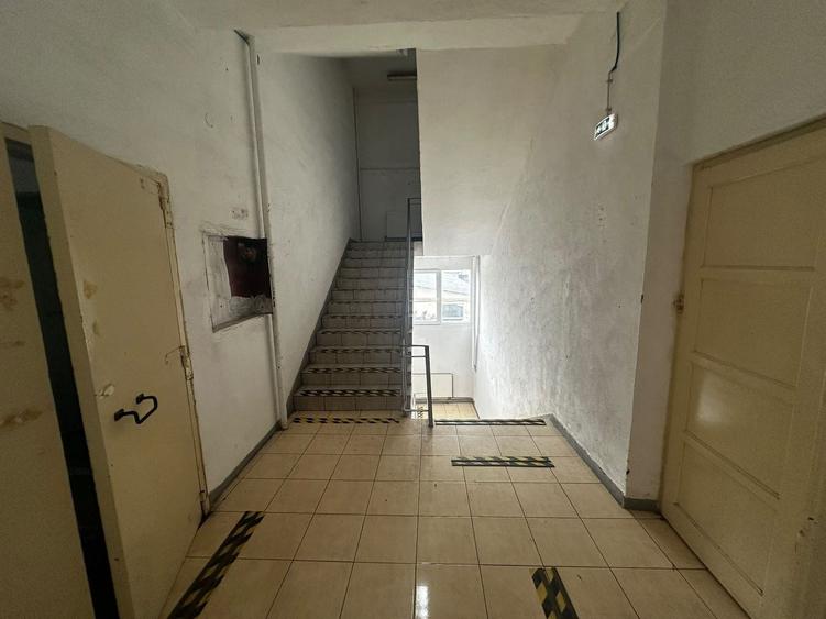 Birou, de 385 mp, în Central