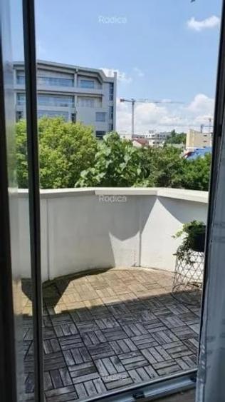 Apartament cu 2 camere semidecomandat, mobilat în Aviației