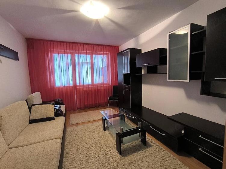 Apartament cu 3 camere decomandat în Horia