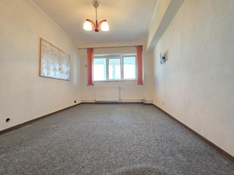 Apartament cu 4 camere decomandat în Lujerului