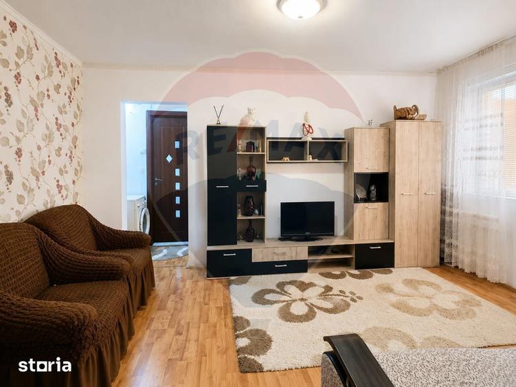 Apartament cu 2 camere semidecomandat în Craiovița Nouă