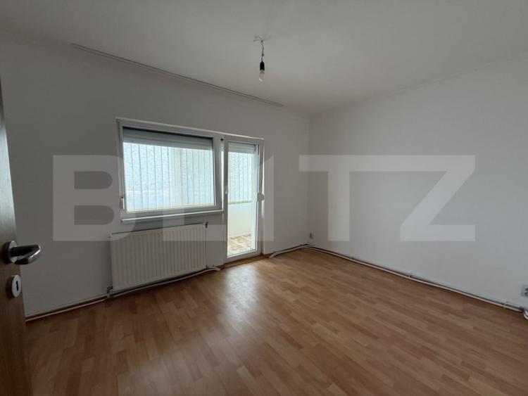 Apartament cu 3 camere decomandat în Micro 16