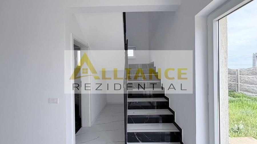 Casă individuală cu 4 camere cu Canalizare în Berceni