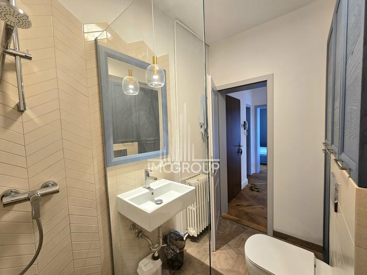 Apartament cu 4 camere semidecomandat, mobilat în Central