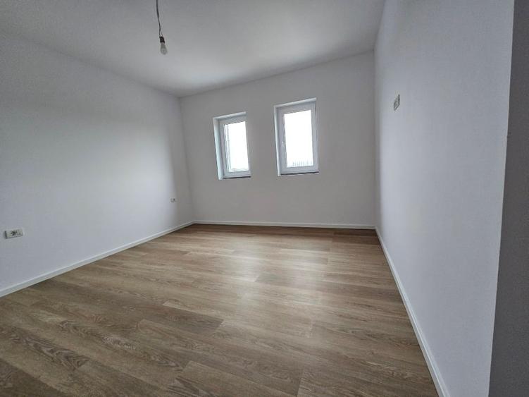 Duplex cu 3 camere cu Canalizare în Șag