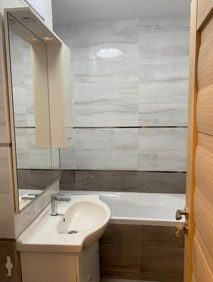 Apartament cu 3 camere decomandat în Drumul Taberei