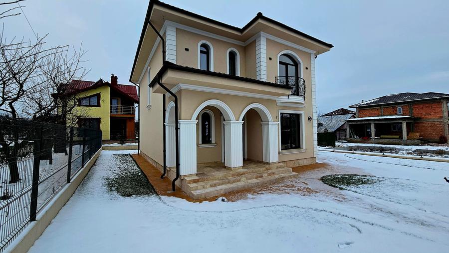 Casă individuală cu 4 camere cu Canalizare în Central