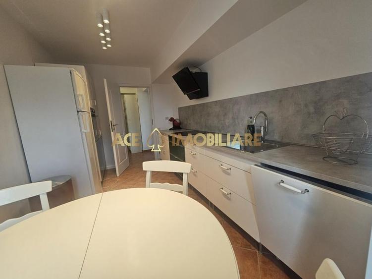 Apartament cu 4 camere decomandat, mobilat în Decebal