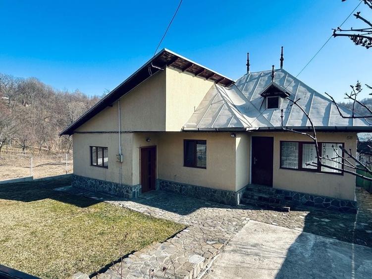 Casă cu 4 camere în Breaza de Sus