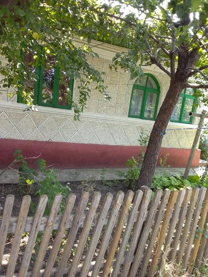Casă cu 4 camere cu Teren 2000 Mp în Central