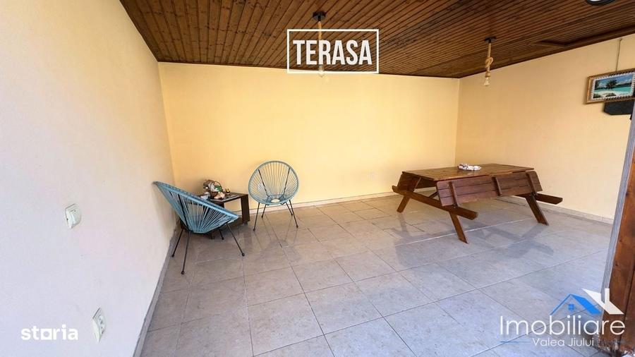 Casă cu 4 camere cu Teren 2700 Mp în Central