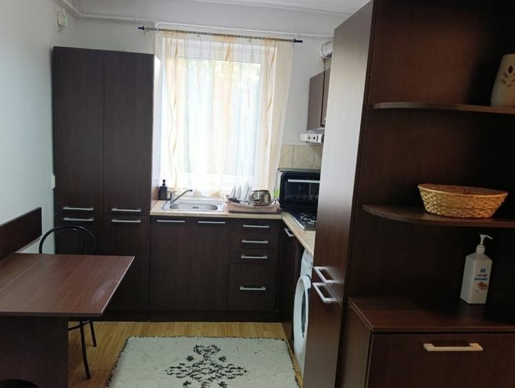 Garsonieră decomandată, mobilată în Gruia