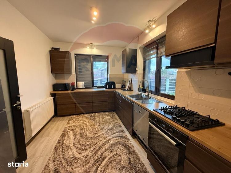 Casă cu 4 camere cu Teren 290 Mp în Sânpetru