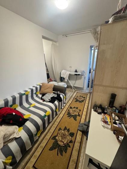 Apartament cu 3 camere decomandat în Dragomirești-Deal
