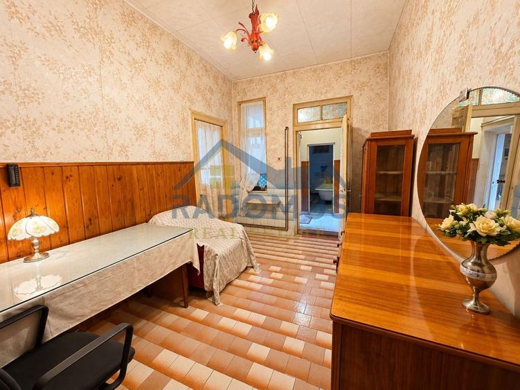 Casă individuală cu 6 camere cu Canalizare în Lupeni