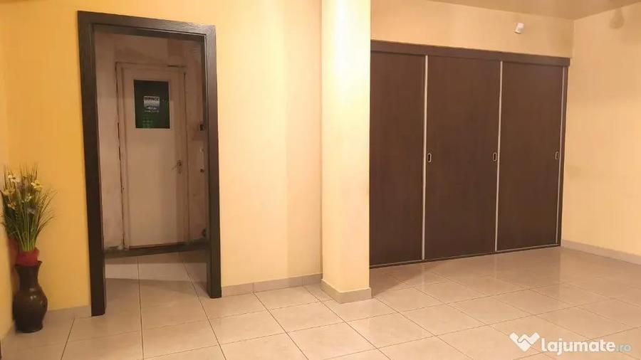 Apartament cu 3 camere decomandat în 22 Decembrie