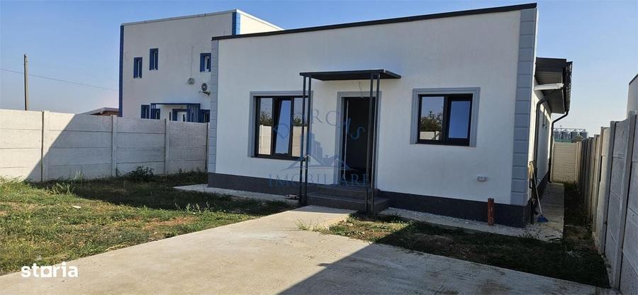 Casă cu 4 camere cu Teren 332 Mp în Cârcea