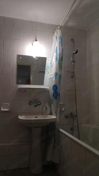 Garsonieră decomandată în Costin Georgian