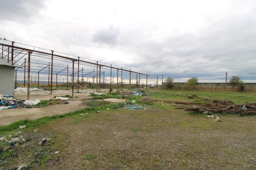 Spațiu industrial, de 1,000 mp, în Foltești